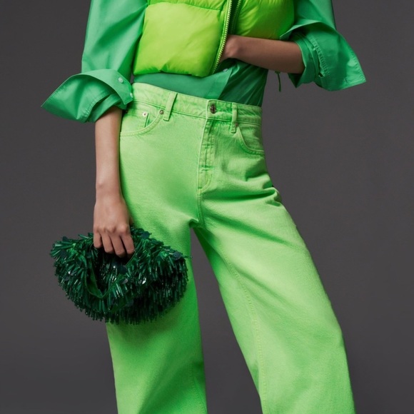 MID RISE LOOSE JEANS
NEON GREEN - REF. 8197/. 31 (US 12) - Picture 1 of 5